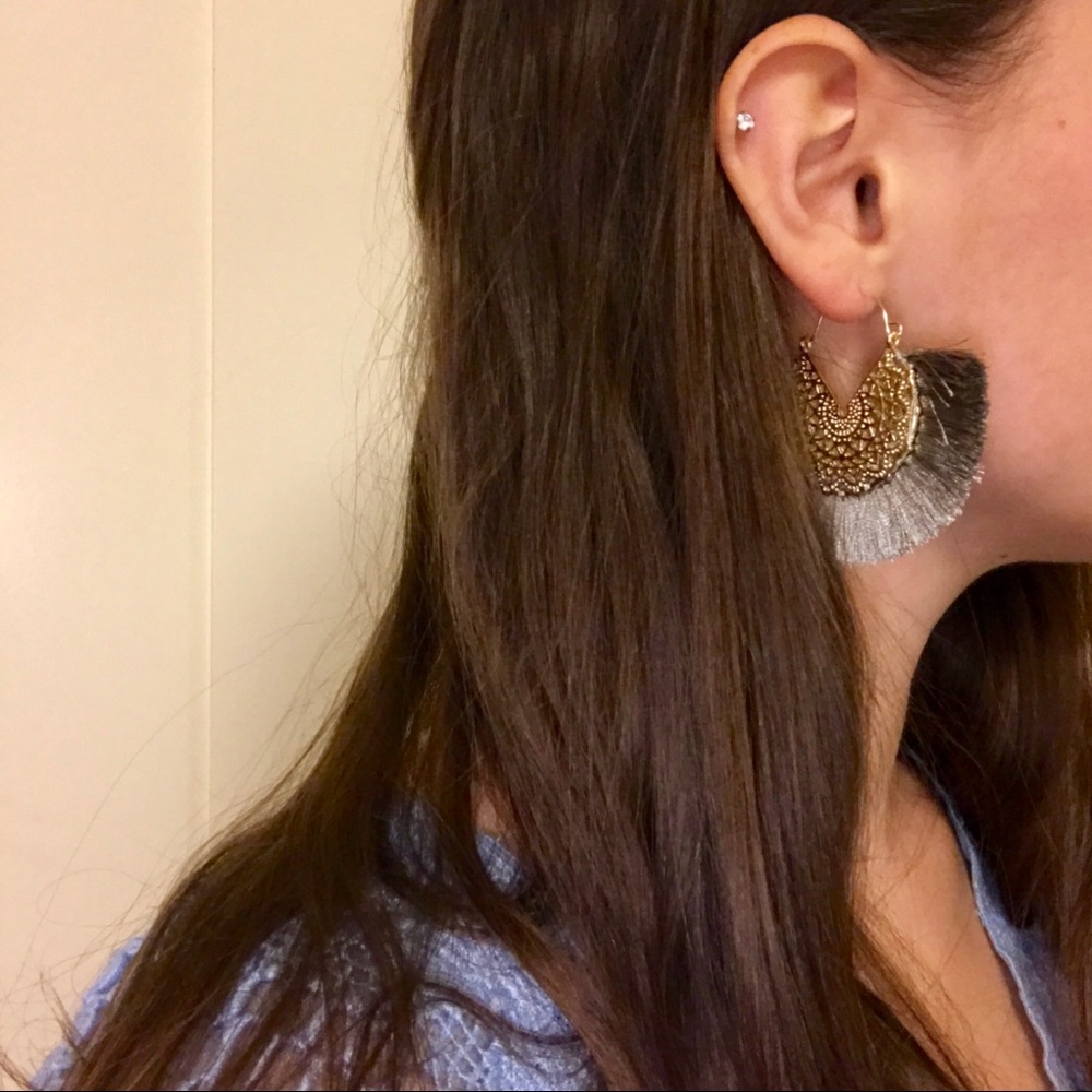 Tassel hoop earrings - Picture 7 of 7
